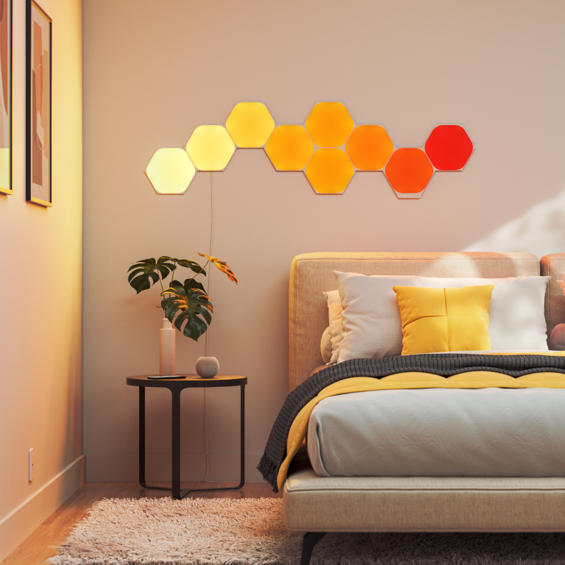 ベッドルームの壁に設置した色が変化するNanoleaf Shapes Thread対応組み立て式ヘキサゴン型スマートライトパネル。 Philips Hue、Lifxに類似。 HomeKit、Google Assistant、Amazon Alexa、IFTTT。 